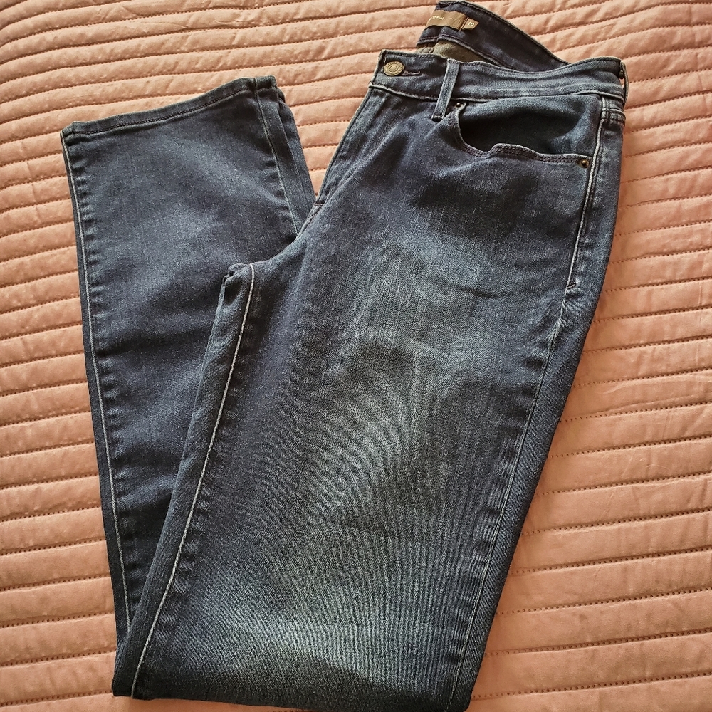 Levi's Midrise Straight leg Jeans